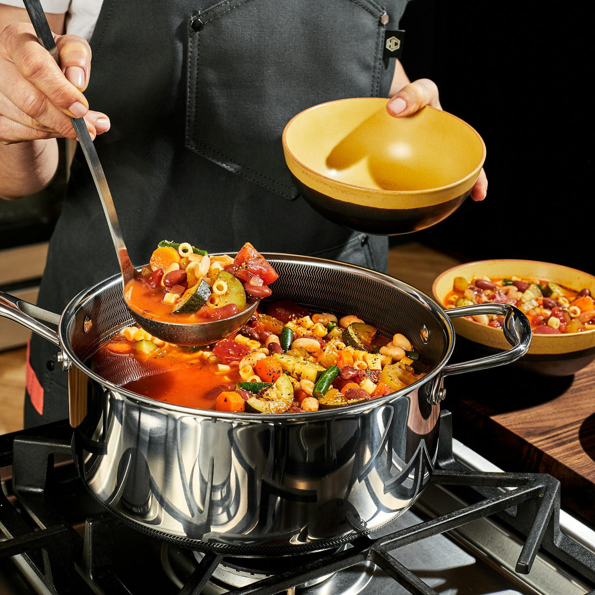 Hybrid Saucepan with Lid, 5-Qt
